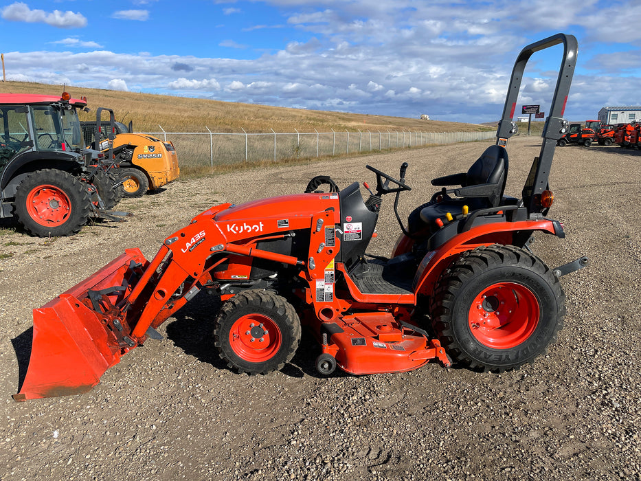 2021 Kubota B2601HSD-1 tractor, left side loader deck