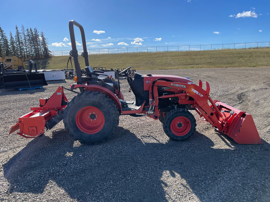 2019 Kubota B2650HSD tractor, right side