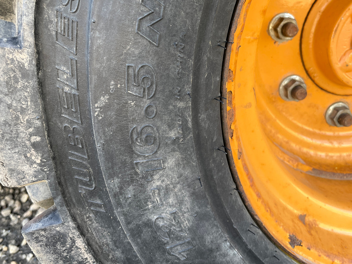 2014 Case SV250 skid steer, tire 12 16.5 nhs