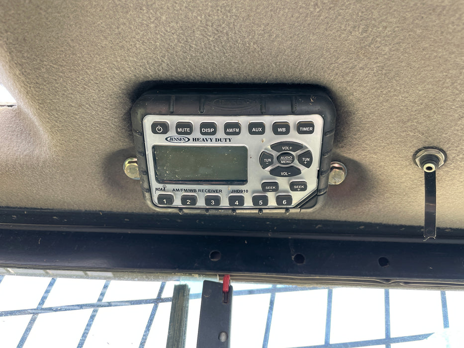 2015 Case SV250 skid steer, cab radio