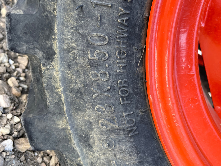 2020 Kubota B2301HSD-1 tractor, tire size 23x8.50 12