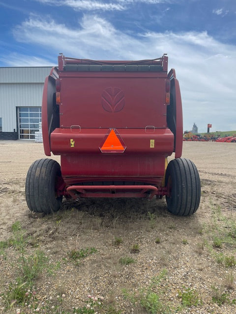 New Holland RB560 Specialty Crop Round Baler