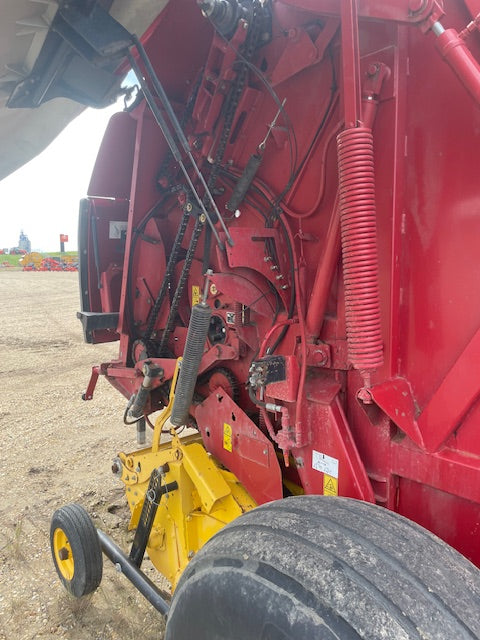 New Holland RB560 Specialty Crop Round Baler