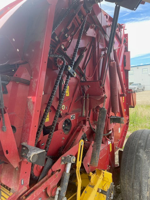 New Holland RB560 Specialty Crop Round Baler