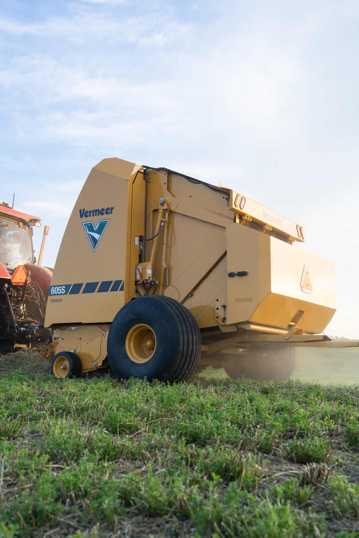 Vermeer 605S Premium round baler baling hay in the field