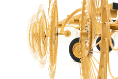 The VRC1022's rake wheels and tines, seen end-on along the toolbar