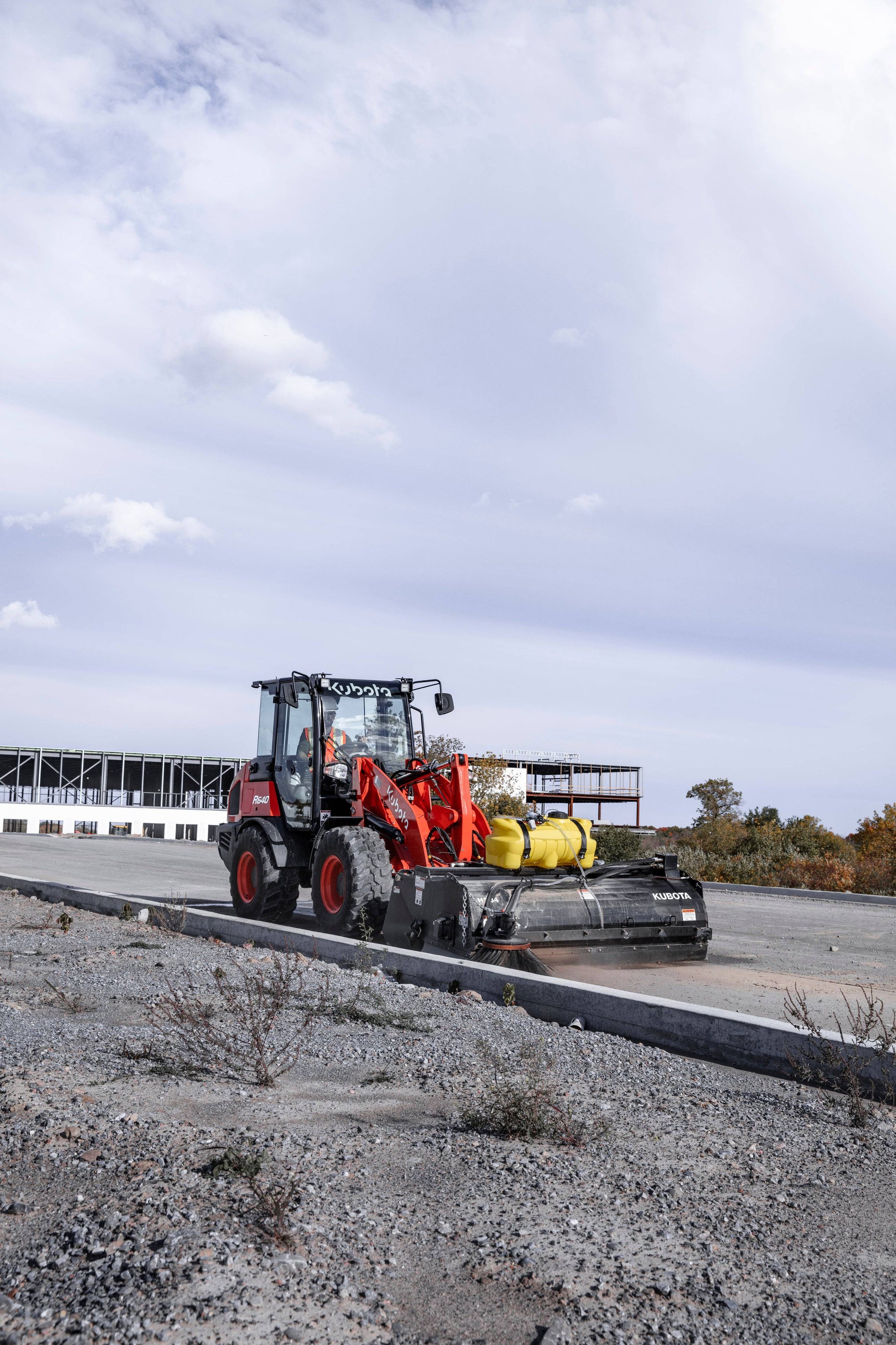 R640C– Grande Prairie Kubota